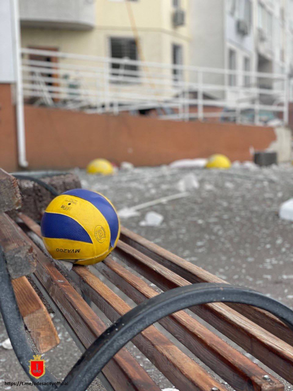 Появились фото и видео с места ракетного обстрела в Одессе